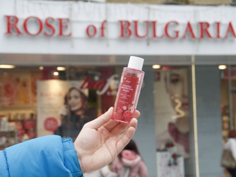 Thăm nhà máy sản xuất nước hoa hồng tại Bulgaria